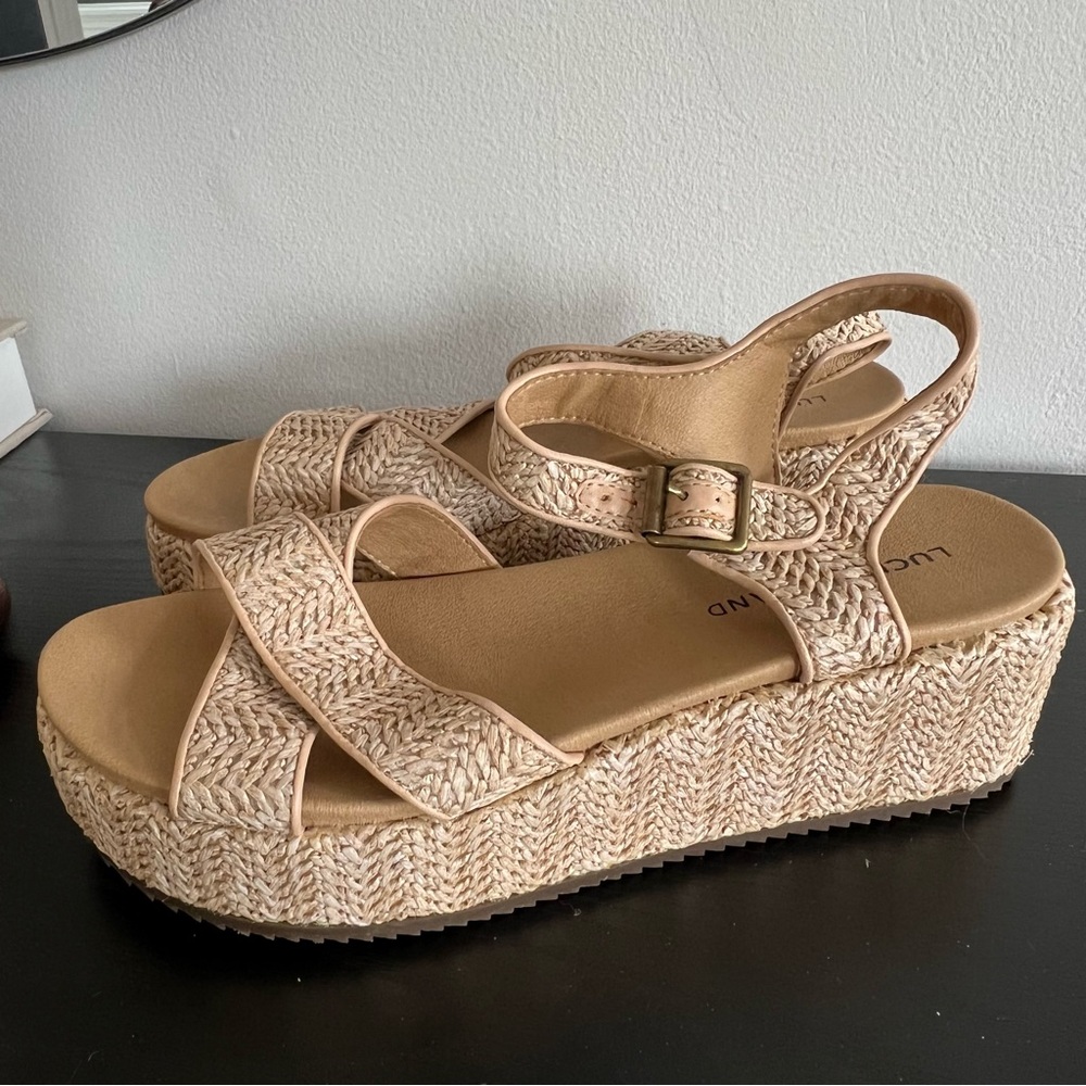 LUCKY BRAND RAFFIA PLATFORM SANDALS 8.5
